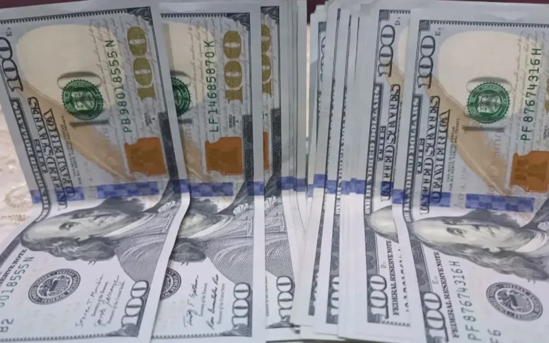 استقرار سعر الدولار مقابل الدينار العراقي في الأسواق الموازية اليوم الأحد